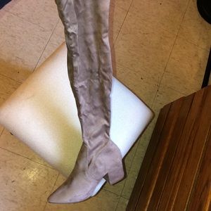 Daniel -1 Knee high boots ❤️